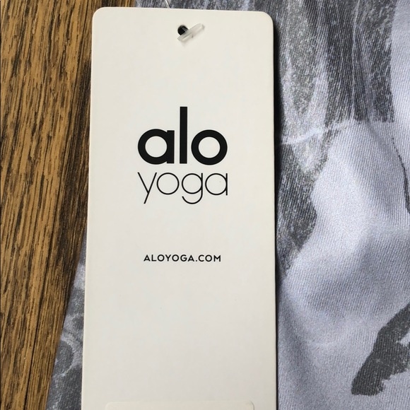 Alo Yoga Airbrush Capris - Picture 4 of 4